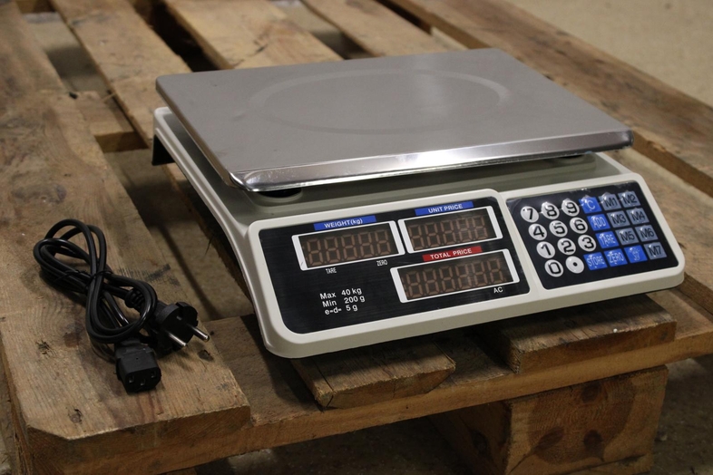ASZTALI DIGIT�LIS M�RLEG / �J/  0–40 KG